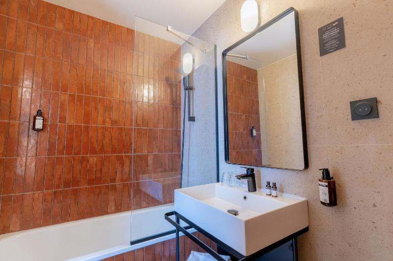 Small Double Room image 1
