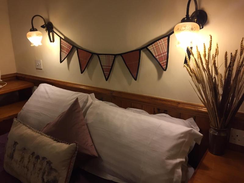 Standard Double Room image 3