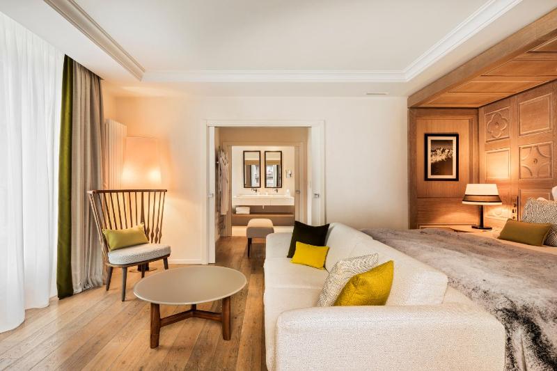Junior Suite with Mont-Blanc View  image 3