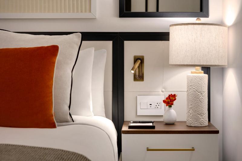 Classic King Room image 3
