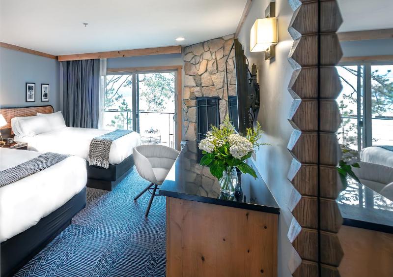 Lakeview room with 2 Queen Beds image 2