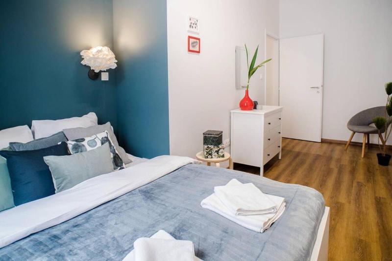 5 bedrooms apartment with AC in center - image 1