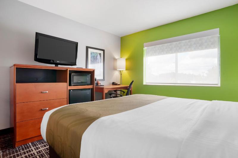 Double Room - Non-Smoking  image 4