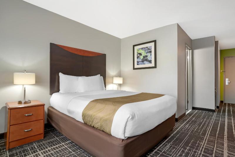 Double Room - Non-Smoking  image 3