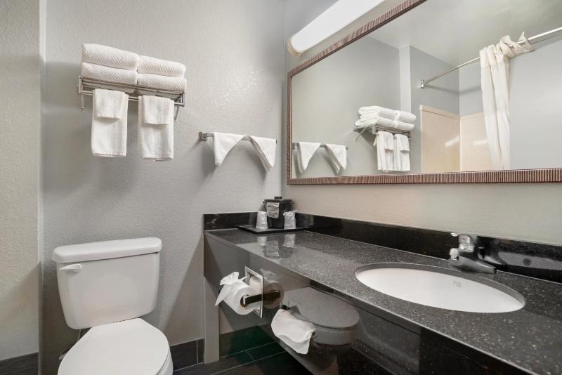 Double Room with Two Double Beds image 2