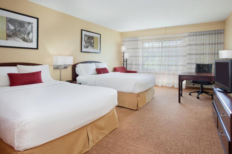 Double Room with Two Double Beds image 3