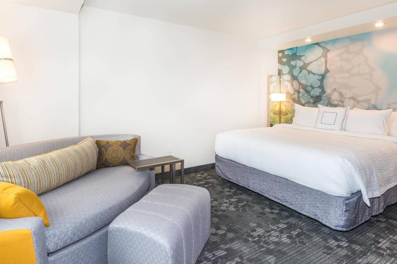 King Room with Sofa Bed image 4