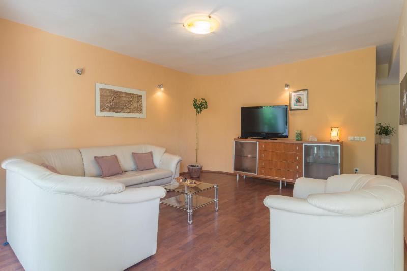 Two-Bedroom Apartment with Terrace and Sea View image 3