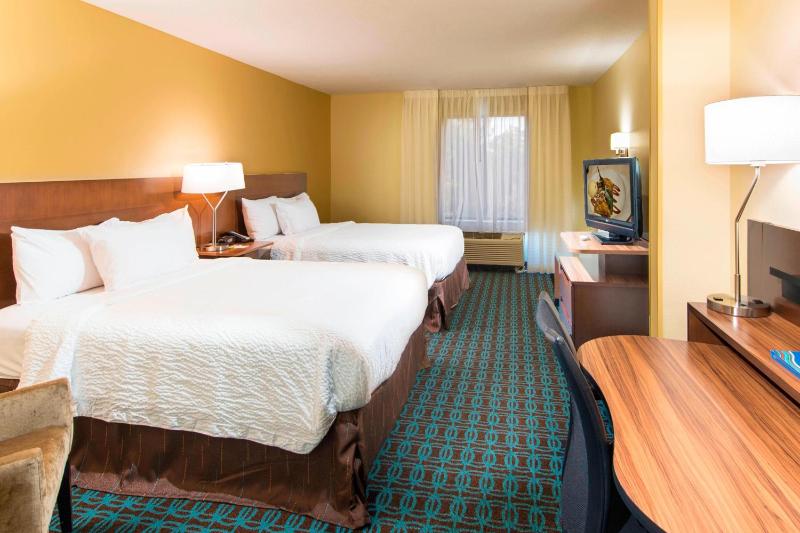 Queen Room with Two Queen Beds image 1