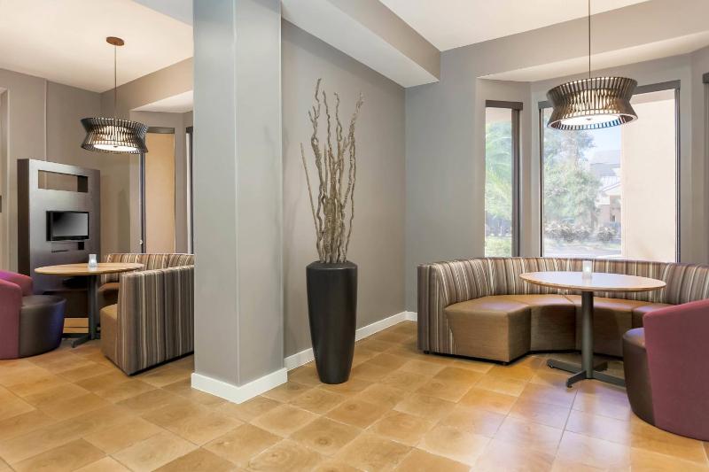 Courtyard by Marriott Tampa Brandon - image 5