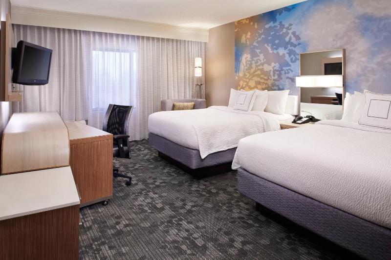 Queen Room with Two Queen Beds image 3