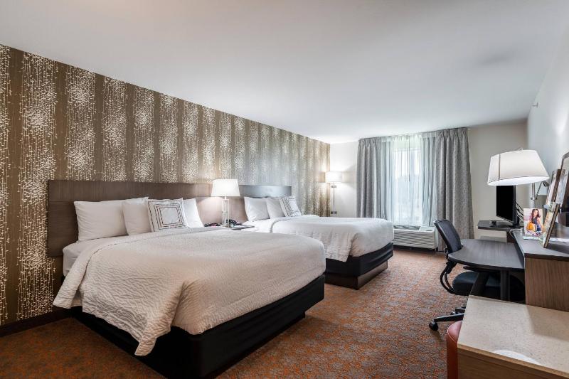 Queen Room with Two Queen Beds image 1