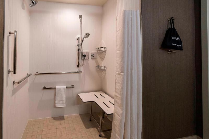 Double Queen Room image 2