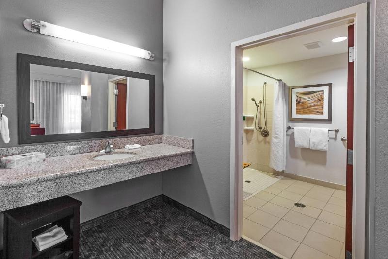King Room with Sofa Bed and Adapted Tub - Mobility and Hearing Accessible image 4