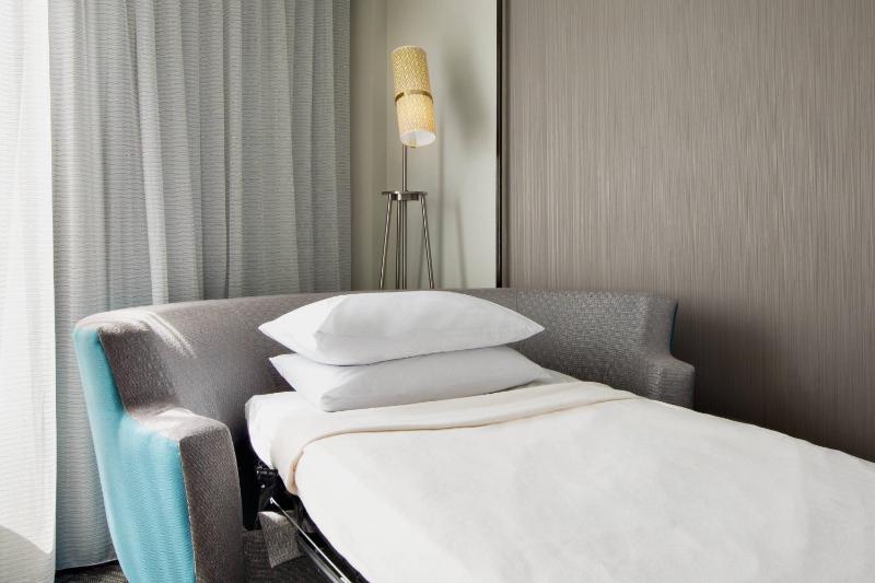 Guest room, 1 King, Sofa bed image 3