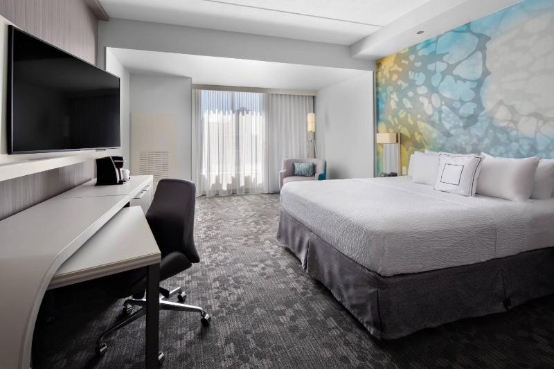 King Room with Sofa Bed - Hearing Accessible image 4
