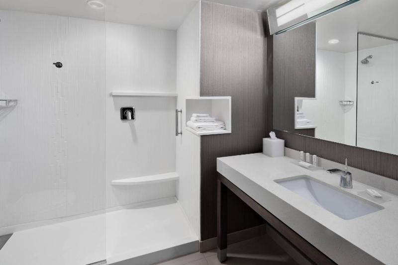 King Room with Sofa Bed - Hearing Accessible image 3