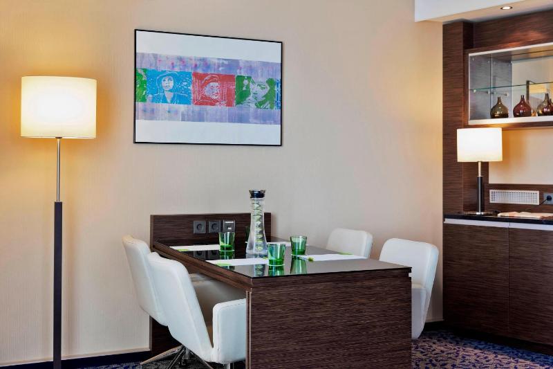 One-Bedroom Suite image 4