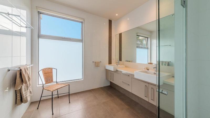 9 Charmandene Court Cowes - image 5