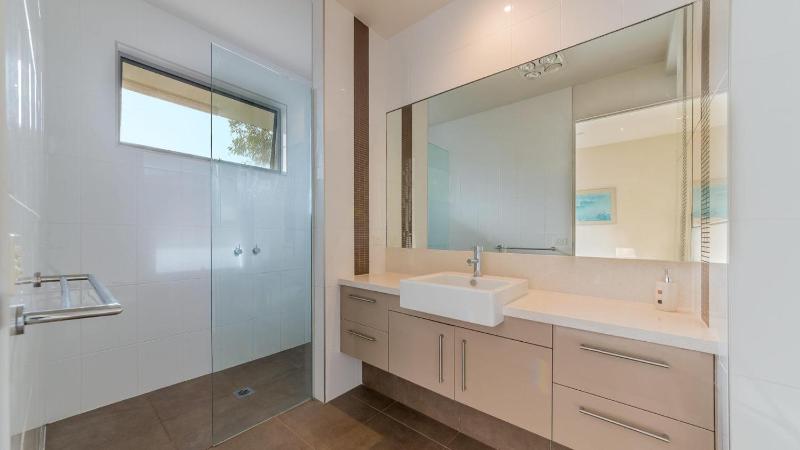 9 Charmandene Court Cowes - image 14