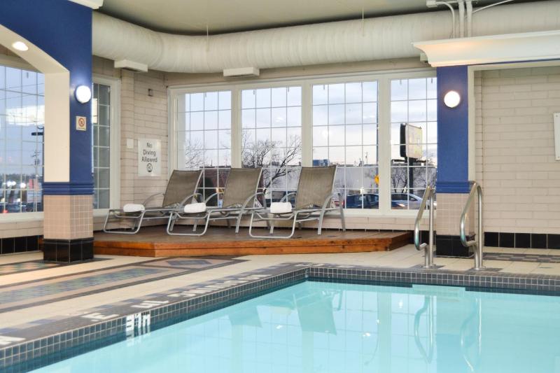 Amenida Residences Calgary - image 1