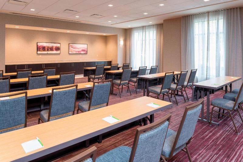 Courtyard by Marriott Louisville Downtown - image 4