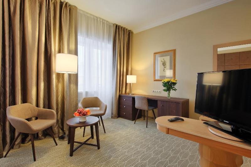 Comfort Room with Forest view with Treatment image 2