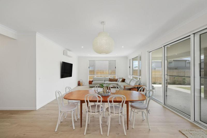 Lux Living Cowes - image 17