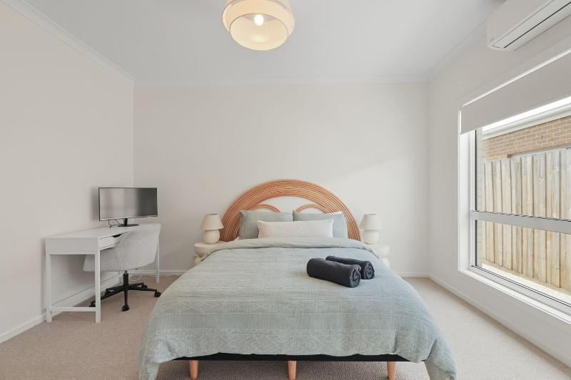 Lux Living Cowes - image 3