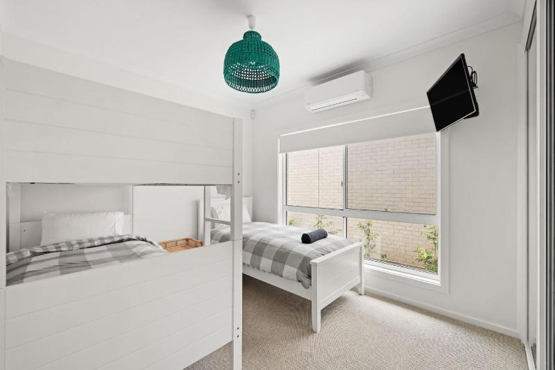 Lux Living Cowes - image 8