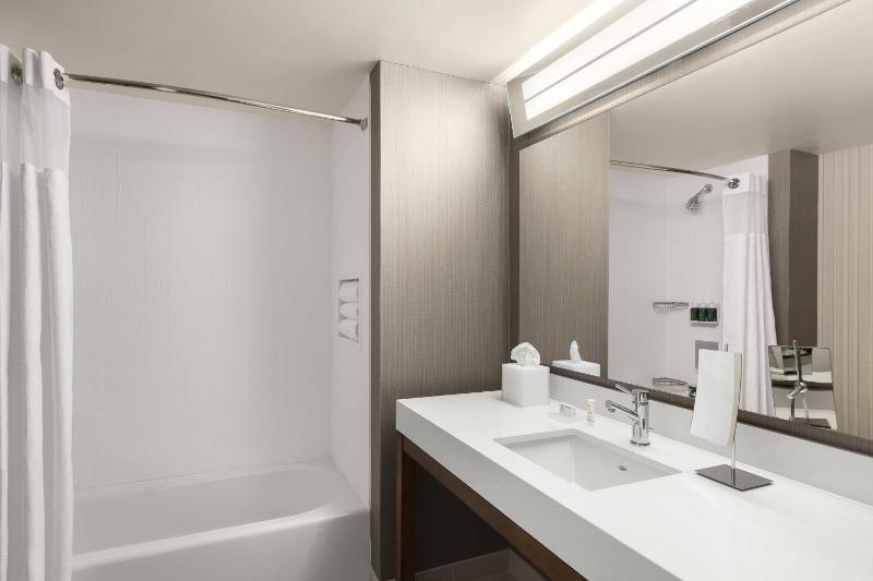 Courtyard by Marriott Seattle Northgate - image 12