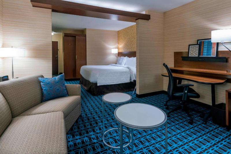 Larger Guest room, 1 King image 3