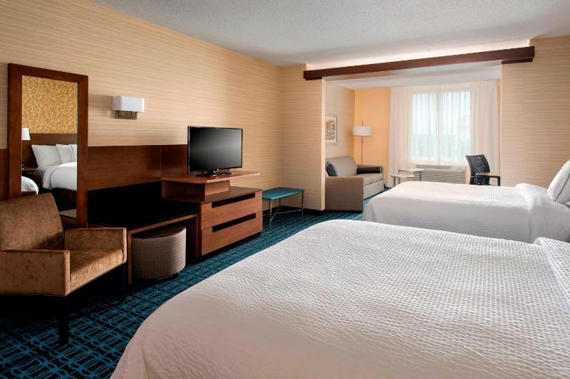 Queen Suite with Two Queen Beds and Sofa Bed image 3