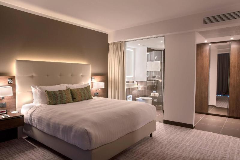 Standard Double Room with King Size Bed with Park View image 4