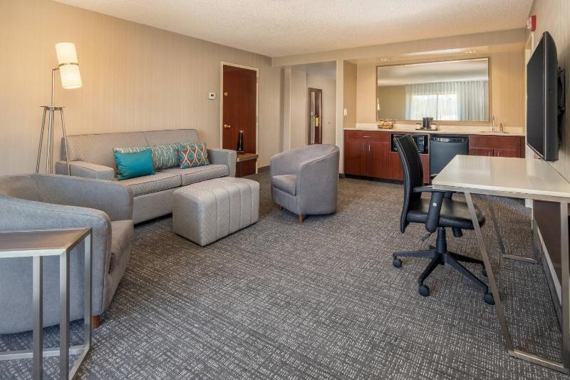 Courtyard by Marriott Seattle Sea-Tac Area - image 16