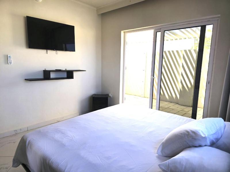 Perfect 1-bedroom-apartment 2 km from Eagle beach - image 4