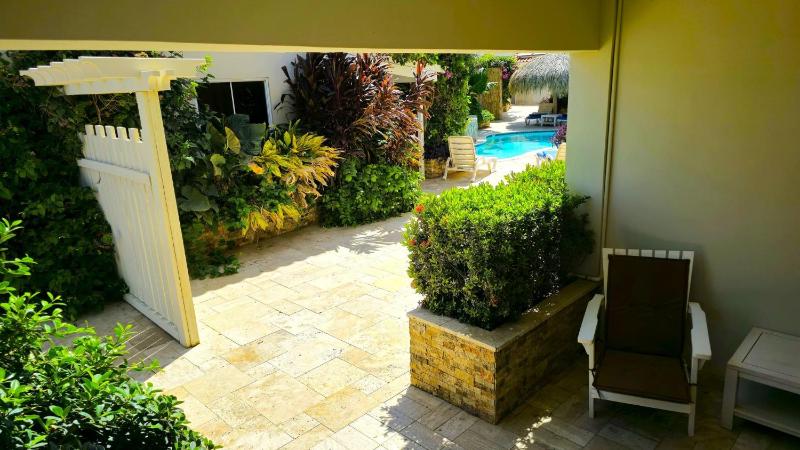 Perfect 1-bedroom-apartment 2 km from Eagle beach - image 13