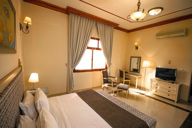 One-Bedroom Villa with King Bed image 4