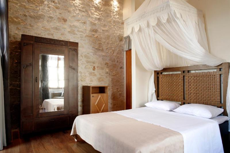 Standard Triple Room image 3