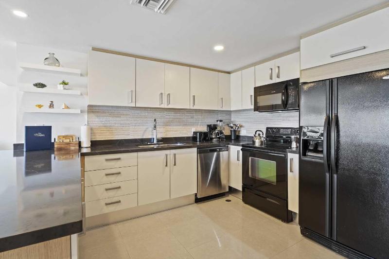 Beachfront - Sapphire Vista 3BR condo - A247 - image 10