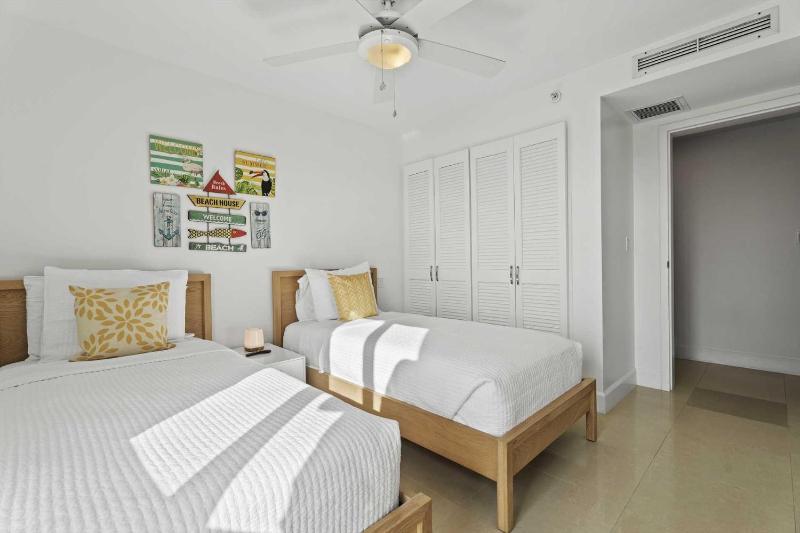 Beachfront - Sapphire Vista 3BR condo - A247 - image 3