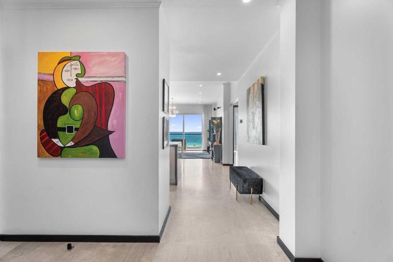 Beach View - Chic View Penthouse 3BR condo - LV603 - image 3