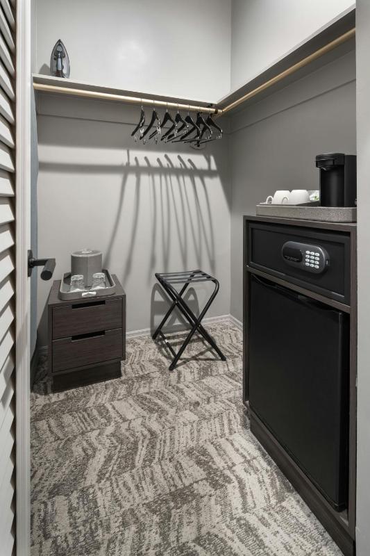 Suite with Two Double Beds and Sofa Bed image 2