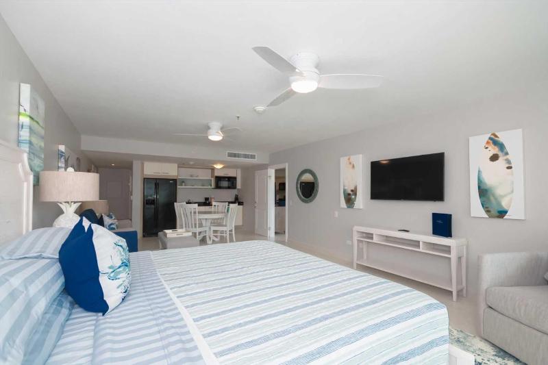 Beachfront - Garden Delight 3BR condo - E125 - image 11