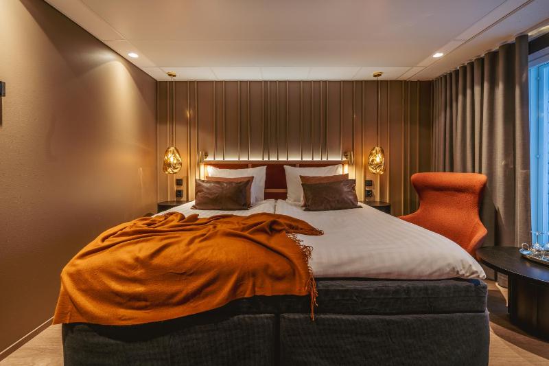 Superior King Room image 2