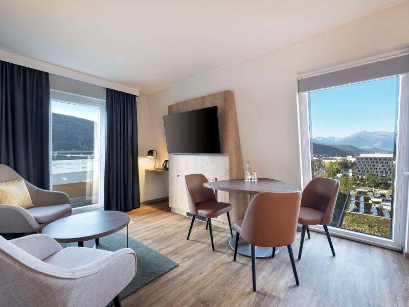 Deluxe King Corner Room with Sofa Bed image 1