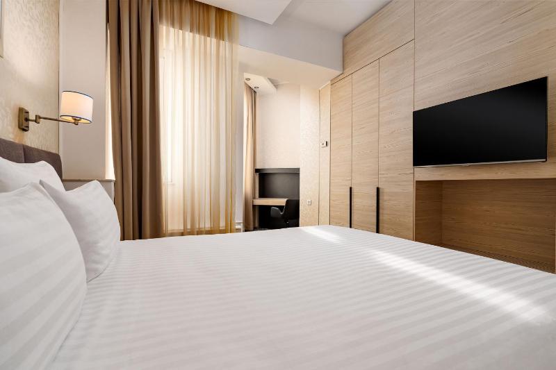 Executive Suite image 3