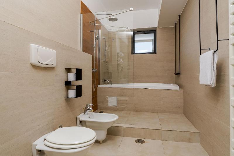 Executive Suite image 4