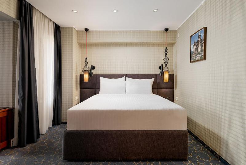 Executive Queen Room image 4