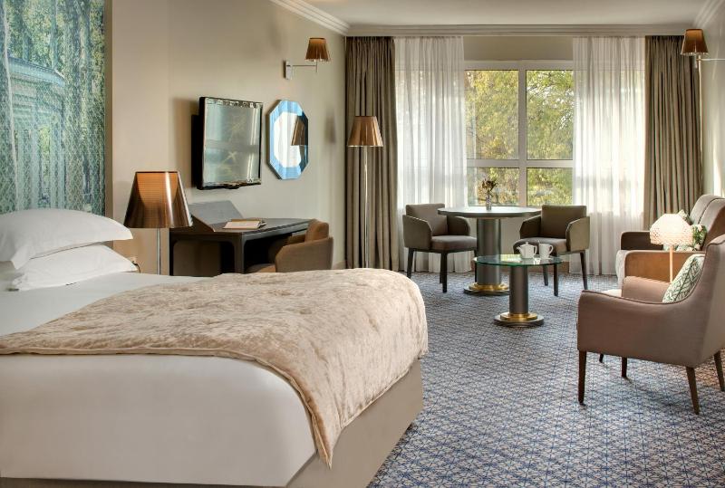 Junior Suite image 1